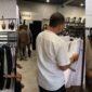 Suasana pengunjung di AUF Moslem Fashion saat grand opening