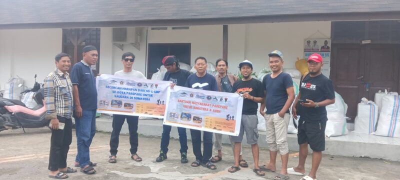 Jurnalis Parepare tergabung dalam FKM melakukan penggalangan donasi untuk korban banjir Sumatera dan Aceh