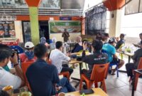 Ketua LSM Lingkar Hijau Iqbal Rahim Gani saat memberikan sambutan dalam kegiatan dialog akhir tahun 2025