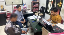 Terduga pelaku wajahnya di blur sedang menjalani pemeriksaan di Mapolres Parepare,