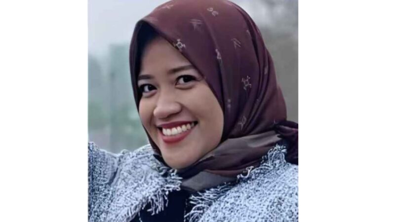 Resti Apriani, tersangka kasus dugaan pencemaran nama baik terhadap Putriana Hamda Dakka atau Putri Dakka. 