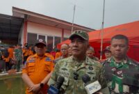 Pangdam XIV/Hasanuddin, Mayjen TNI Bangun Nawoko, saat memberikan ketarangan kepada awak media tentang penemuan korban pesawat jatuh ATR 42-500