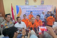 Kepala Badan Nasional Pencarian dan Pertolongan, Marsekal Madya TNI Mohammad Syafii, saat diwawancarai terkait perkembangan pencarian korban