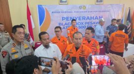 Kepala Badan Nasional Pencarian dan Pertolongan, Marsekal Madya TNI Mohammad Syafii, saat diwawancarai terkait perkembangan pencarian korban
