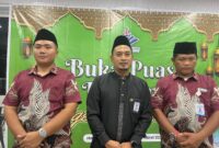 Manajer DLU Cabang Parepare, Budiono. (Tengah)