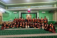 Foto bersama saat pelepasan 49 Jamaah Umrah Zakiah DIna Taiyba di masjid Islamic Centre kota Parepare