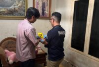Tim Inafis Polres Pinrang saat melakukan olah Tempat Kejadian Perkara (TKP) di rumah korban pencurian 