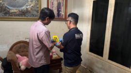 Tim Inafis Polres Pinrang saat melakukan olah Tempat Kejadian Perkara (TKP) di rumah korban pencurian 