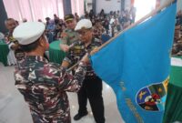Drs. Amrihin (Kanan) menerima petaka saat resmi terpilih sebagai Ketua PC 1912 FKPPI Kota Parepare, Sulawesi selatan masa bakti 2026-2031 dalam Musyawarah Cabang (Muscab) X yang digelar di Balai Ainun Habibie, Selasa, 31 Maret 2026.