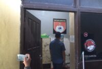 Kaur Bin Ops (KBO) Satnarkoba Polres Parepare, Iptu. Amiruddin saat mengunjungi warga yang ditahan karena terlibat Narkoba