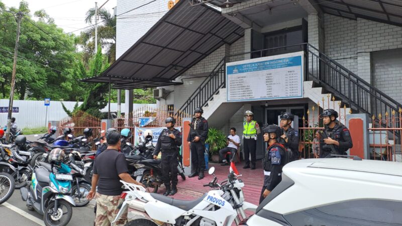Suasana pengamanan di salah satu gereja di kota Parepare saat melaksanakan ibadah Paskah