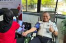 Staf Lapas kelas IIA Parepare saat mendonorkan darahnya dalam rangka memperingati hari Bakti Pemasyarakatan ke-62