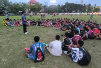 Para peserta seleksi saat menerima pengarahan dari panitia di lapangan Andi Makkasau kota Parepare, Sulsel