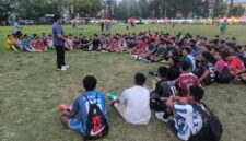 Para peserta seleksi saat menerima pengarahan dari panitia di lapangan Andi Makkasau kota Parepare, Sulsel