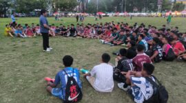 Para peserta seleksi saat menerima pengarahan dari panitia di lapangan Andi Makkasau kota Parepare, Sulsel