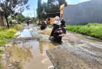 Kondisi jalan di perkampungan Tegal kota Parepare, yang semakin parah