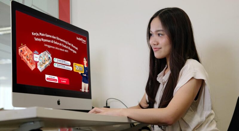 IndiHome Ultra Mesh Wi‑Fi_1-4: Telkomsel menghadirkan IndiHome Ultra Mesh Wi‑Fi, sebagai solusi Wi‑Fi berteknologi “mesh” yang membantu memperluas jangkauan Wi‑Fi agar lebih merata di berbagai ruangan, terutama pada hunian banyak sekat dan kamar. Tersedia harga paket mulai dari Rp285.000/bulan, serta Add‑On Rp35.000/bulan per perangkat (belum termasuk PPN) untuk pelanggan aktif