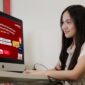 IndiHome Ultra Mesh Wi‑Fi_1-4: Telkomsel menghadirkan IndiHome Ultra Mesh Wi‑Fi, sebagai solusi Wi‑Fi berteknologi “mesh” yang membantu memperluas jangkauan Wi‑Fi agar lebih merata di berbagai ruangan, terutama pada hunian banyak sekat dan kamar. Tersedia harga paket mulai dari Rp285.000/bulan, serta Add‑On Rp35.000/bulan per perangkat (belum termasuk PPN) untuk pelanggan aktif