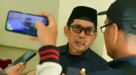 Anggota Komisi D DPRD Makassar, Muchlis Misbah, saat diwawancarai awak media usai mengikuti Rapat Paripurna di Balai Kota Makassar, Senin, 20 April 2026