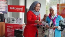 Telkomsel layani jemaah Haji sepenuh hati dengan hadirkan akses 5G hingga 100 Mbps dan layanan pelanggan 24/7 bebas biaya di Tanah Suci dan Indonesia.