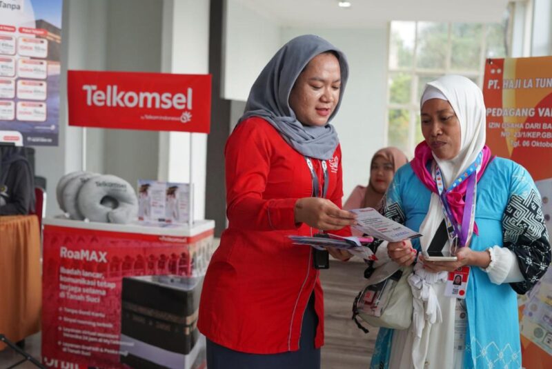 Telkomsel layani jemaah Haji sepenuh hati dengan hadirkan akses 5G hingga 100 Mbps dan layanan pelanggan 24/7 bebas biaya di Tanah Suci dan Indonesia.