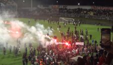 Suasana kericuhan terjadi usai laga kandang PSM vs Persib Bandung
