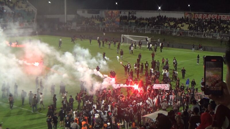 Suasana kericuhan terjadi usai laga kandang PSM vs Persib Bandung