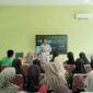 Salah satu petugas Jasa Raharja memberikan materi sosialisasi kepada siswa SMAN 2 Pinrang