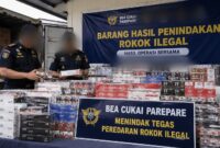 Foto hasil penelusuran Ai yang menggambarkan Bea Cukai Parepare berhasil menyita puluhan dos rokok ilegal hasil operasi bersama di wilayah Sulbar