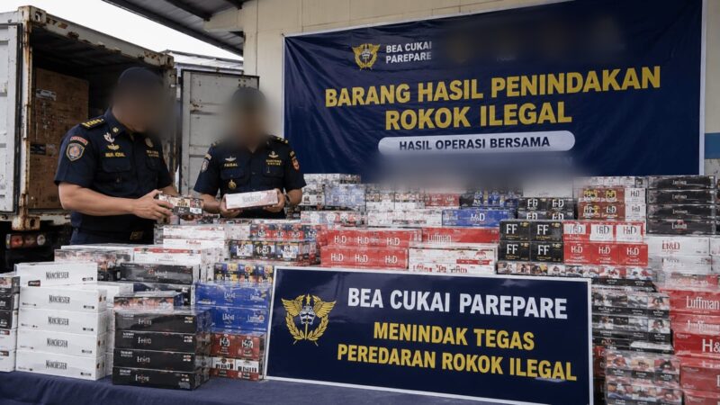 Foto hasil penelusuran Ai yang menggambarkan Bea Cukai Parepare berhasil menyita puluhan dos rokok ilegal hasil operasi bersama di wilayah Sulbar