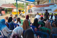 Jusvari Genda memberikan sambutan saat reses 