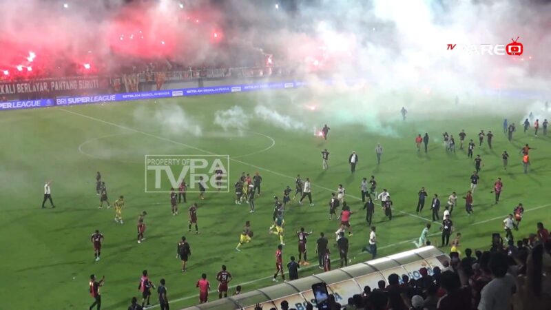 Suasana stadion Bj Habibie Parepare usai laga PSM Makassar Vs Persib diwarai kericuhan