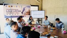 Kepala Cabang PT Jasa Raharja Parepare, Almaida Djumed, saat memimimpin rapat Forum Lalu Lintas dan Angkutan Jalan (FLLAJ) Provinsi Sulawesi Selatan