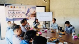 Kepala Cabang PT Jasa Raharja Parepare, Almaida Djumed, saat memimimpin rapat Forum Lalu Lintas dan Angkutan Jalan (FLLAJ) Provinsi Sulawesi Selatan