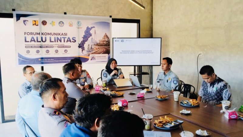Kepala Cabang PT Jasa Raharja Parepare, Almaida Djumed, saat memimimpin rapat Forum Lalu Lintas dan Angkutan Jalan (FLLAJ) Provinsi Sulawesi Selatan