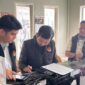 Petugas Imigrasi kelas II TPI Parepare sedang melakukan pendataan WNA yang ada di Sidrap