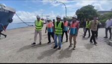 Anggota komisi VI DPR RI dari fraksi Partai Keadilan Sejahtera (PKS) Ismail Bachtiar didampingi Juru bicara PKS Parepare, Sappe bersama dengan Branch Manager (BM) PT Pelindo Multi Terminal Branch Parepare, Beny 