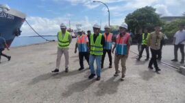 Anggota komisi VI DPR RI dari fraksi Partai Keadilan Sejahtera (PKS) Ismail Bachtiar didampingi Juru bicara PKS Parepare, Sappe bersama dengan Branch Manager (BM) PT Pelindo Multi Terminal Branch Parepare, Beny 