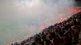 Suasana kericuhan saat laga kandang PSM Makassar vs Persib Bandung