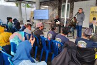 Anggota Komisi II DPR RI Fraksi Partai Golkar, HM. Taufan Pawe saat memberikan sambutan dalam rangka reses di rumah aspirasi Jl. Bau Massepe kota Parepare