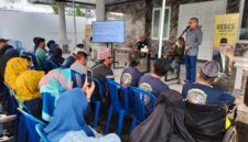 Anggota Komisi II DPR RI Fraksi Partai Golkar, HM. Taufan Pawe saat memberikan sambutan dalam rangka reses di rumah aspirasi Jl. Bau Massepe kota Parepare