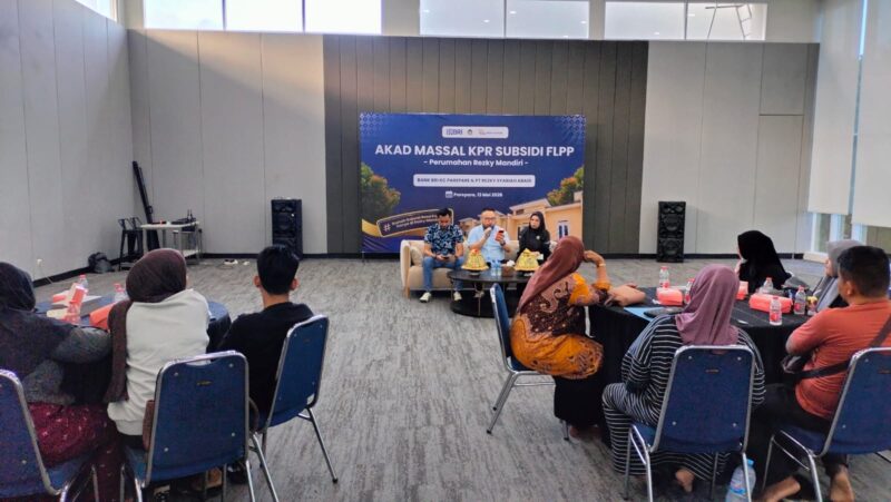 Sebanyak 20 user perumahan Rezky Mandiri saat mengikuti akad massal KPR bersama BRI Cabang Parepare