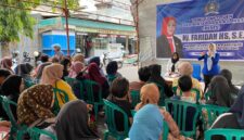 Anggota DPRD Parepare Hj. Farida saat memberikan sambutannya dalam resesnya