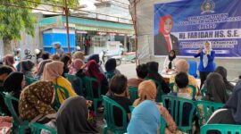 Anggota DPRD Parepare Hj. Farida saat memberikan sambutannya dalam resesnya