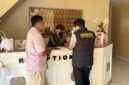 Petugas Imigrasi kelas II TPI Parepare melakukan pendataan di sejumlah tempat penginapan di kota Parepare dallam rangka kegiatan Pengawasan Keimigrasian terkait keberadaan Warga Negara Asing (WNA) 