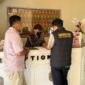 Petugas Imigrasi kelas II TPI Parepare melakukan pendataan di sejumlah tempat penginapan di kota Parepare dallam rangka kegiatan Pengawasan Keimigrasian terkait keberadaan Warga Negara Asing (WNA) 