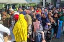 Suasana antrean warga membeli minyakita di pasar tani yang digelar DPKP kota Parepare