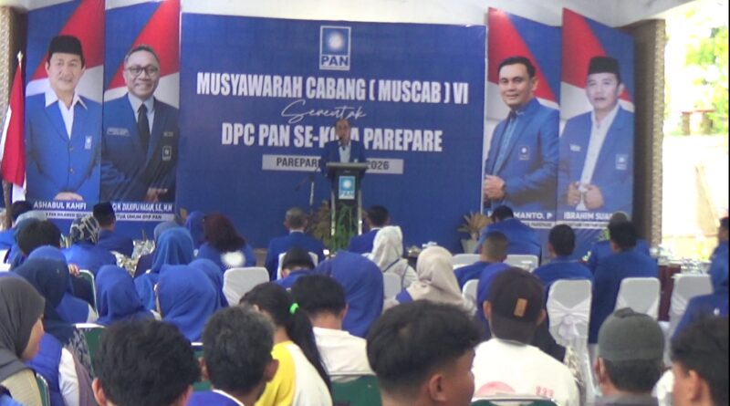 Ketua DPW PAN Sulsel Ashabul Kahfi saat memberikan sambutan dalam pembukaan Muscab DPW PAN IV dan Pengukuhan pengurus DPC PAN di kebun raya Jompie Parepare