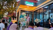 Menejer PLN UP3 Parepare, Muhammad Akbar, memberikan sambutan dalam rangka grand opening Seed Coffee Indonesia