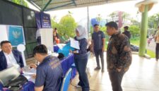 Suasana pelayanan Imigrasi di CFD Lapangan Andi Makkasau Parepare. Minggu, 14 Juni 2026